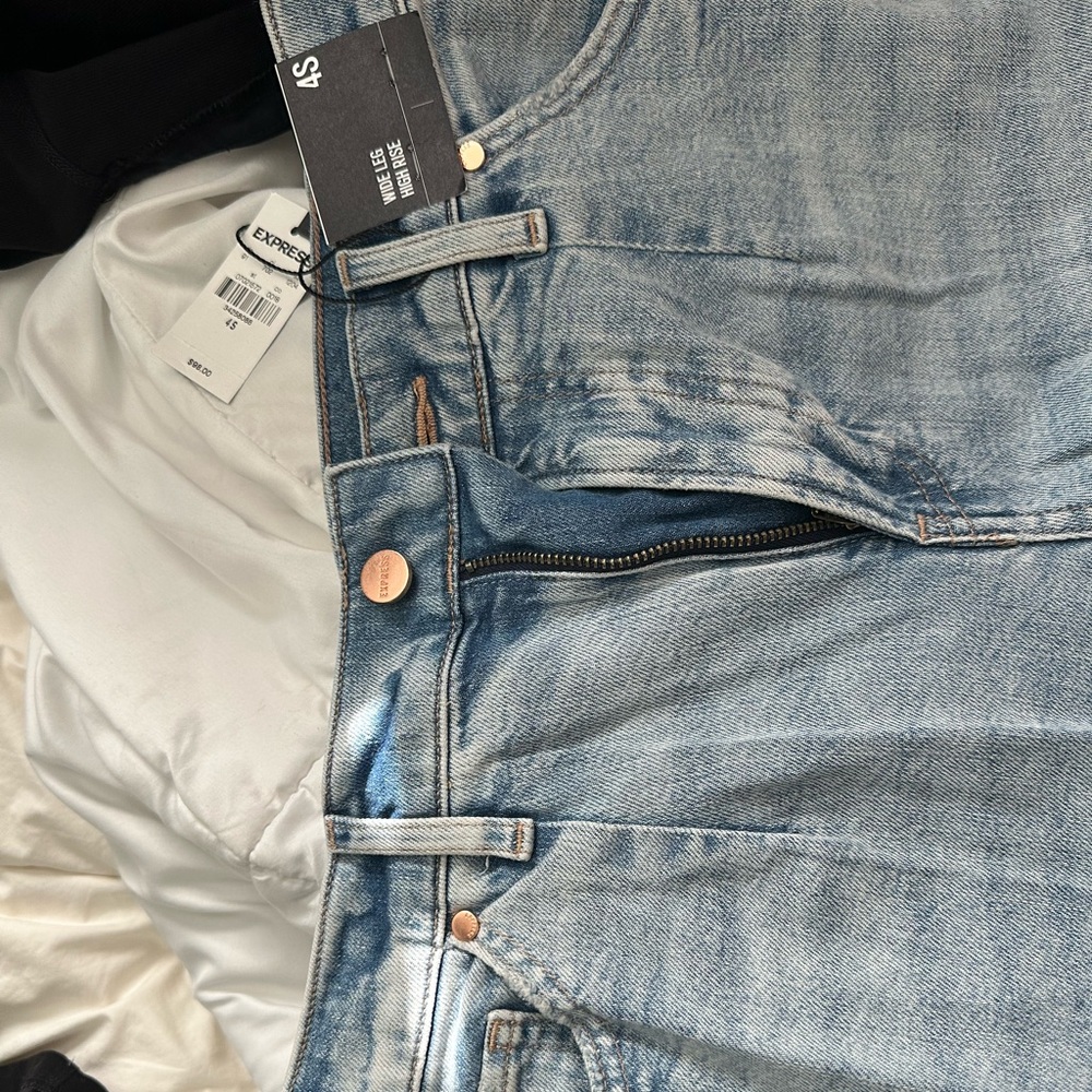 Express wide leg, high rise jeans. Size 4s